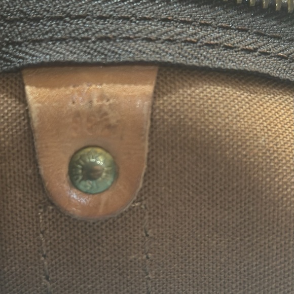 Authentic Louis Vuitton Keepall 50 Bandouliere Travel Bag with Strap - Picture 8 of 17